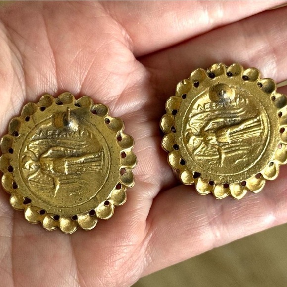Vintage Alva Gold coin Earrings - Picture 2 of 3
